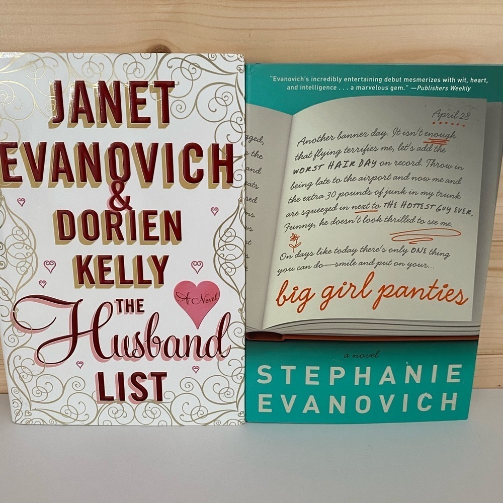 2 NOVEL Bundle by Authors Janet Evanovich & Doreen Kelly & Stephanie Evanovich